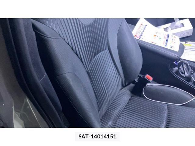 Toyota PRIUS 2015-12 8661058-25