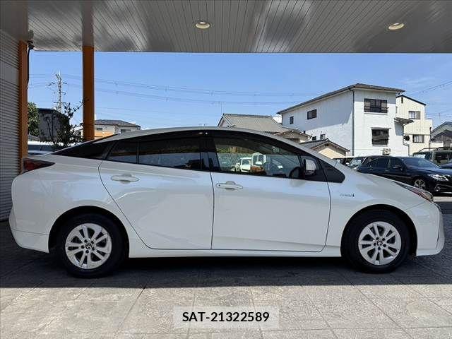 Toyota PRIUS 2018-02 8661037-10