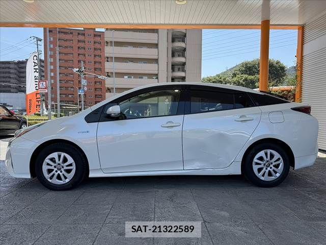 Toyota PRIUS 2018-02 8661037-11