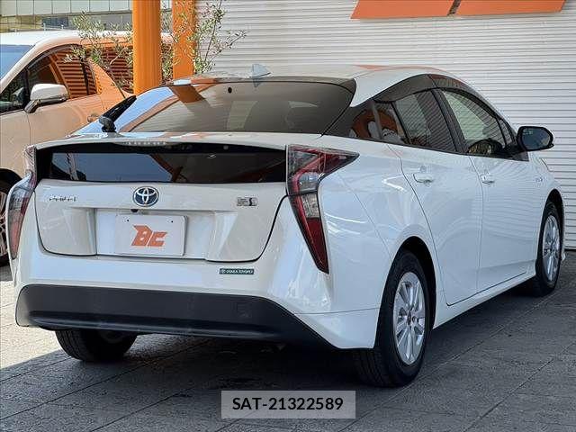Toyota PRIUS 2018-02 8661037-12