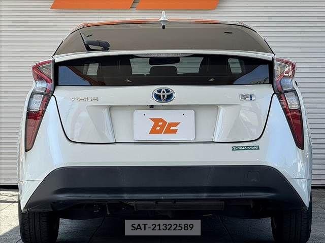 Toyota PRIUS 2018-02 8661037-13