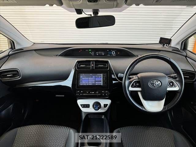 Toyota PRIUS 2018-02 8661037-1