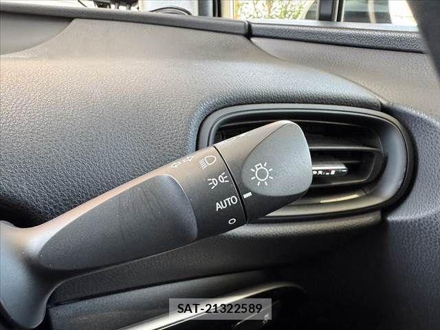 Toyota PRIUS 2018-02 8661037-29