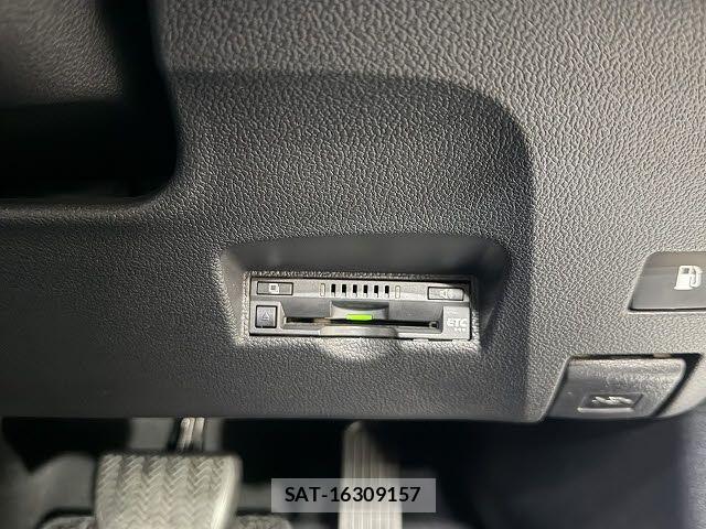 Toyota PRIUS 2018-05 8666747-13