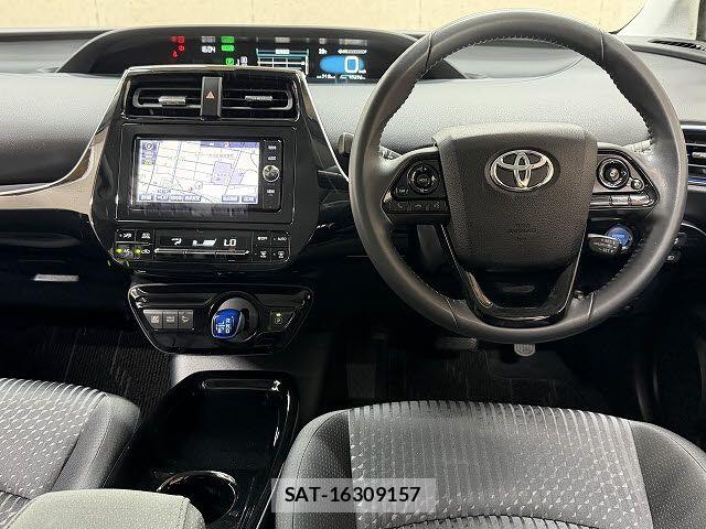 Toyota PRIUS 2018-05 8666747-1