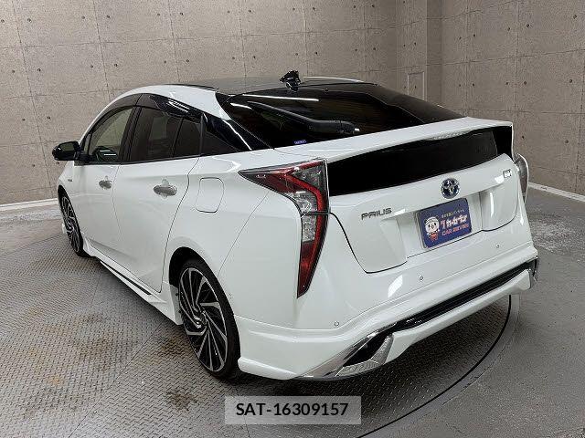 Toyota PRIUS 2018-05 8666747-2