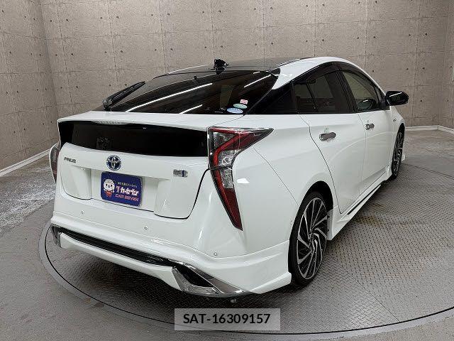 Toyota PRIUS 2018-05 8666747-3