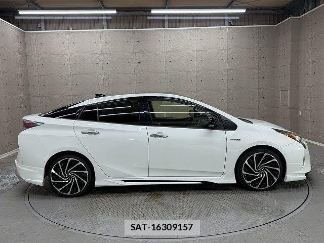 Toyota PRIUS 2018-05 8666747-5
