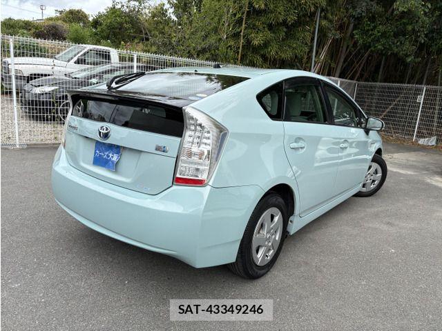 Toyota PRIUS 2010-11 8661068-3