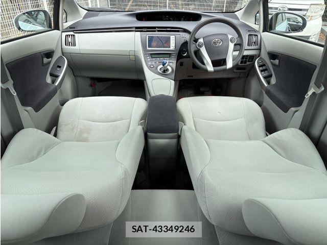 Toyota PRIUS 2010-11 8661068-5