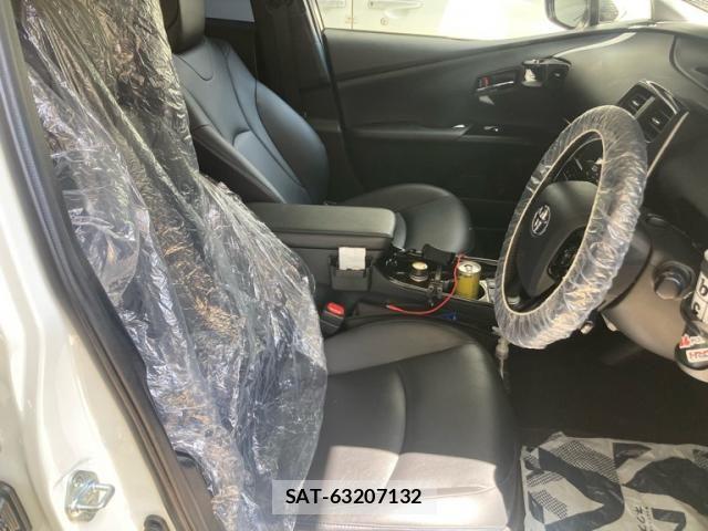 Toyota PRIUS 2019-07 8666749-12