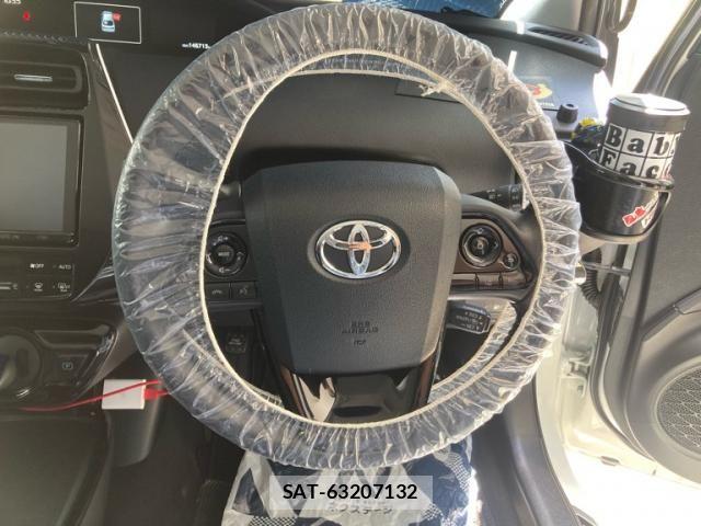 Toyota PRIUS 2019-07 8666749-13