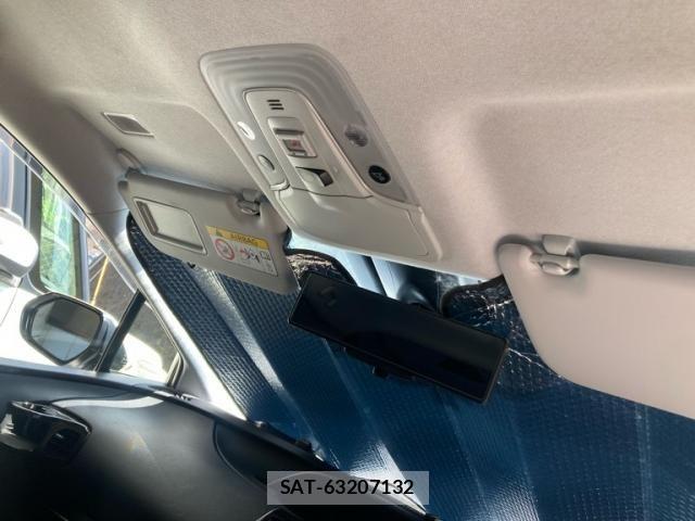 Toyota PRIUS 2019-07 8666749-14