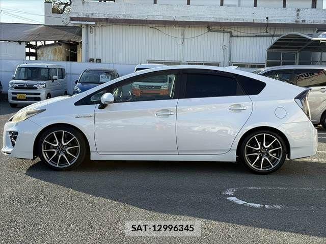 Toyota PRIUS 2013-10 8661050-10