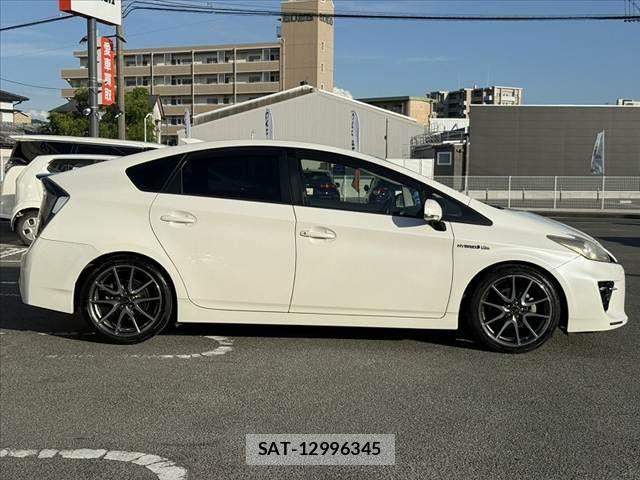 Toyota PRIUS 2013-10 8661050-11