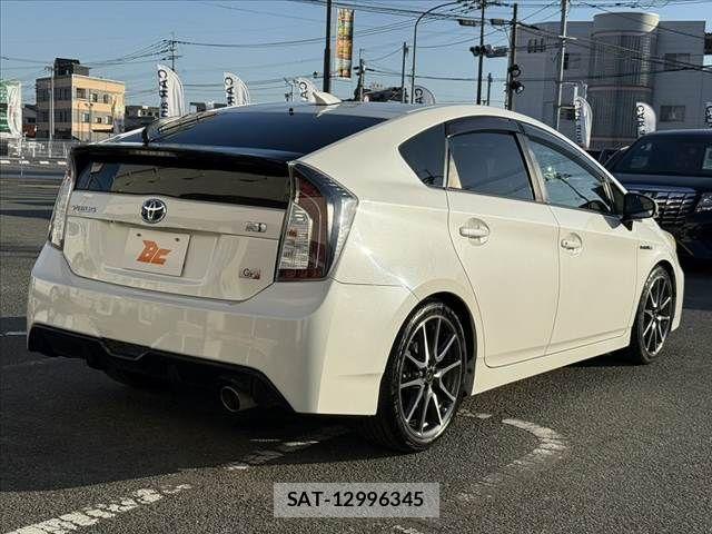 Toyota PRIUS 2013-10 8661050-12