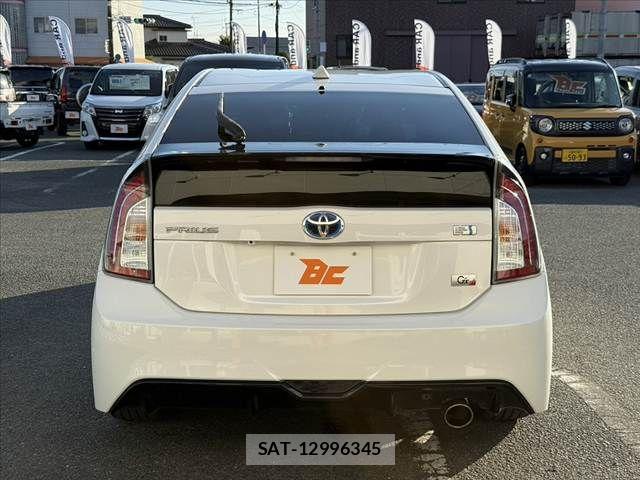 Toyota PRIUS 2013-10 8661050-13