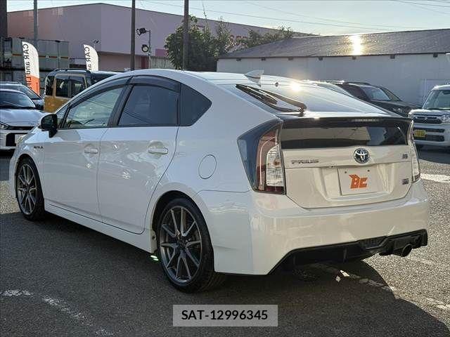 Toyota PRIUS 2013-10 8661050-14