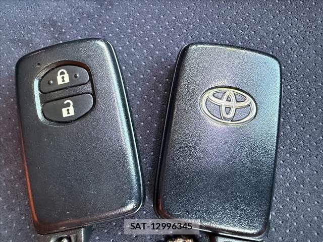 Toyota PRIUS 2013-10 8661050-21