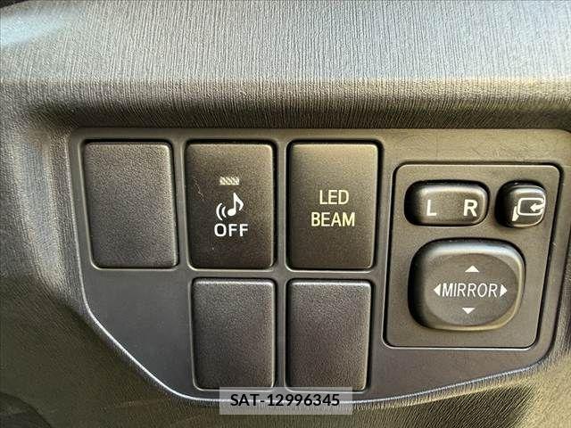 Toyota PRIUS 2013-10 8661050-4