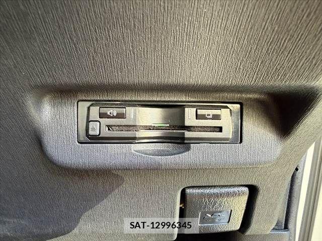 Toyota PRIUS 2013-10 8661050-5
