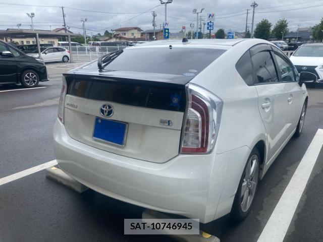 Toyota PRIUS 2012-01 8661072-8