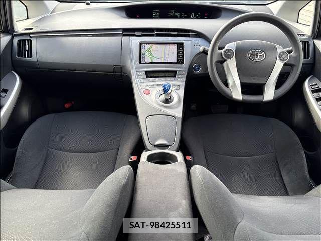 Toyota PRIUS 2014-03 8661048-1