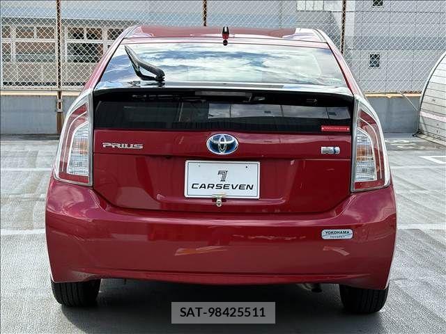 Toyota PRIUS 2014-03 8661048-5
