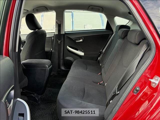 Toyota PRIUS 2014-03 8661048-8