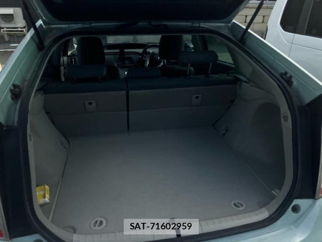 Toyota PRIUS 2010-04 8666761-10