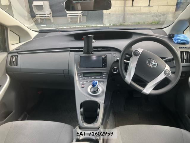 Toyota PRIUS 2010-04 8666761-13
