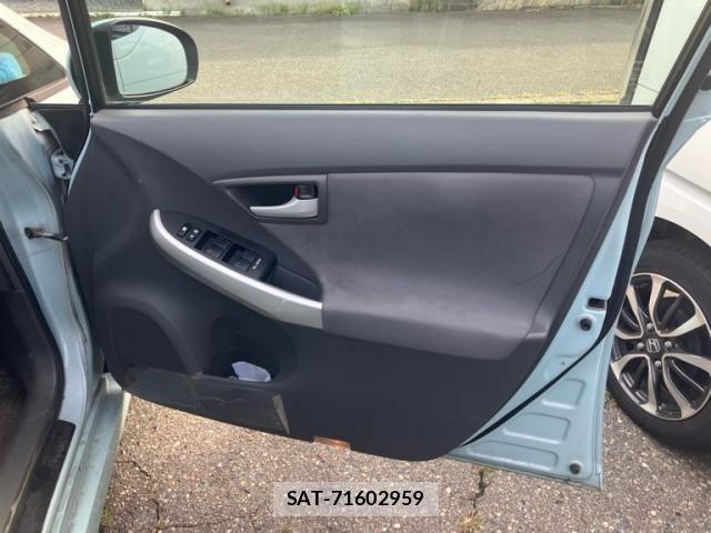Toyota PRIUS 2010-04 8666761-14