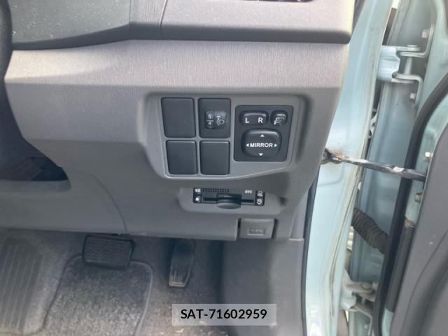 Toyota PRIUS 2010-04 8666761-15