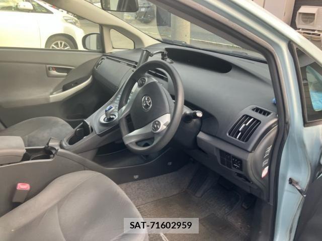 Toyota PRIUS 2010-04 8666761-16