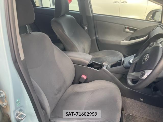 Toyota PRIUS 2010-04 8666761-17