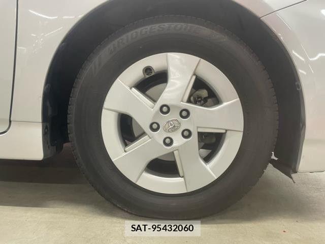 Toyota PRIUS 2011-10 8666754-1