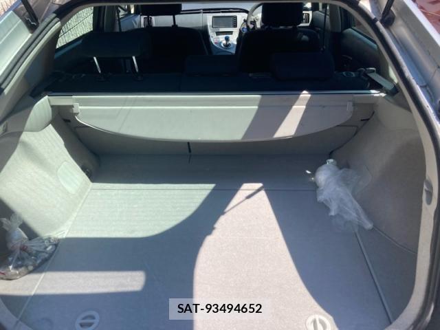 Toyota PRIUS 2015-09 8661099-10