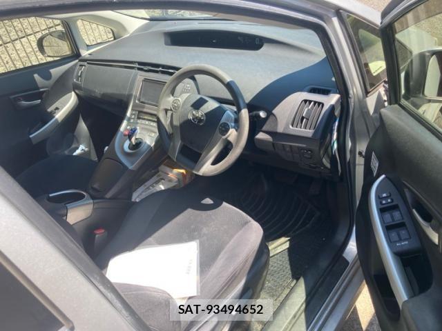 Toyota PRIUS 2015-09 8661099-12