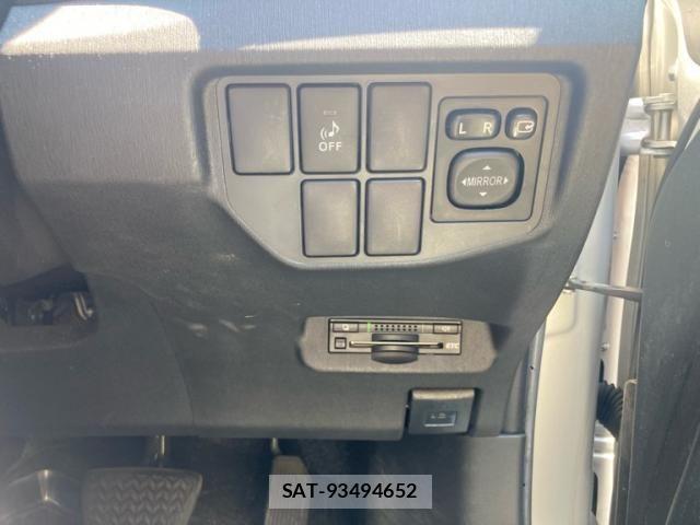 Toyota PRIUS 2015-09 8661099-15