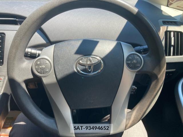 Toyota PRIUS 2015-09 8661099-16