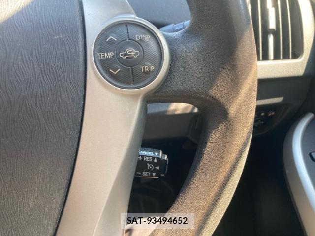 Toyota PRIUS 2015-09 8661099-17