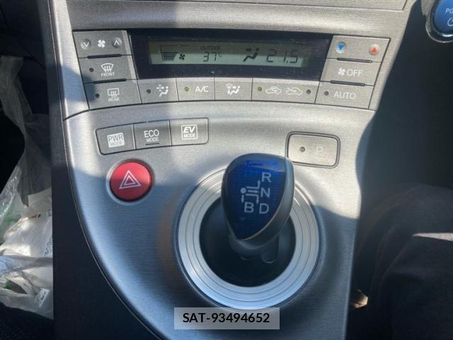 Toyota PRIUS 2015-09 8661099-23