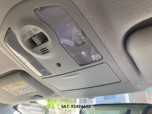 Toyota PRIUS 2015-09 8661099-24