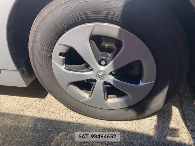 Toyota PRIUS 2015-09 8661099-6