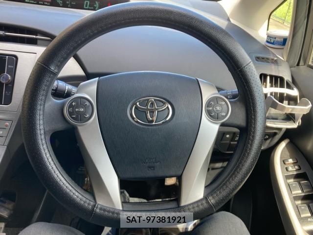 Toyota PRIUS 2013-08 8661061-13