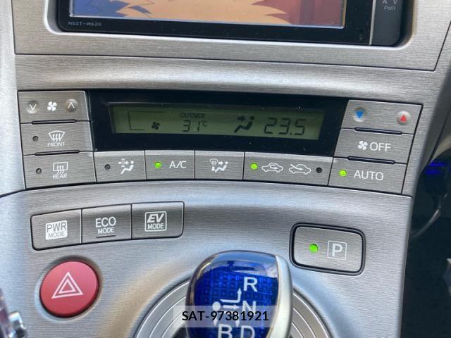 Toyota PRIUS 2013-08 8661061-17