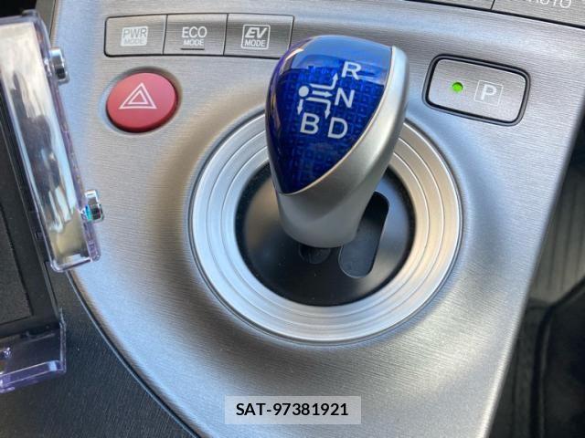 Toyota PRIUS 2013-08 8661061-18