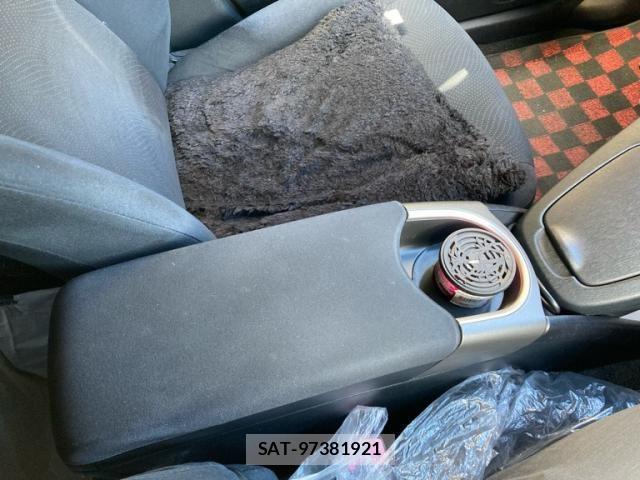 Toyota PRIUS 2013-08 8661061-19