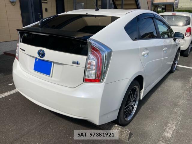 Toyota PRIUS 2013-08 8661061-3