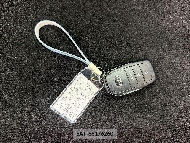 Toyota PRIUS 2023-05 8661000-17